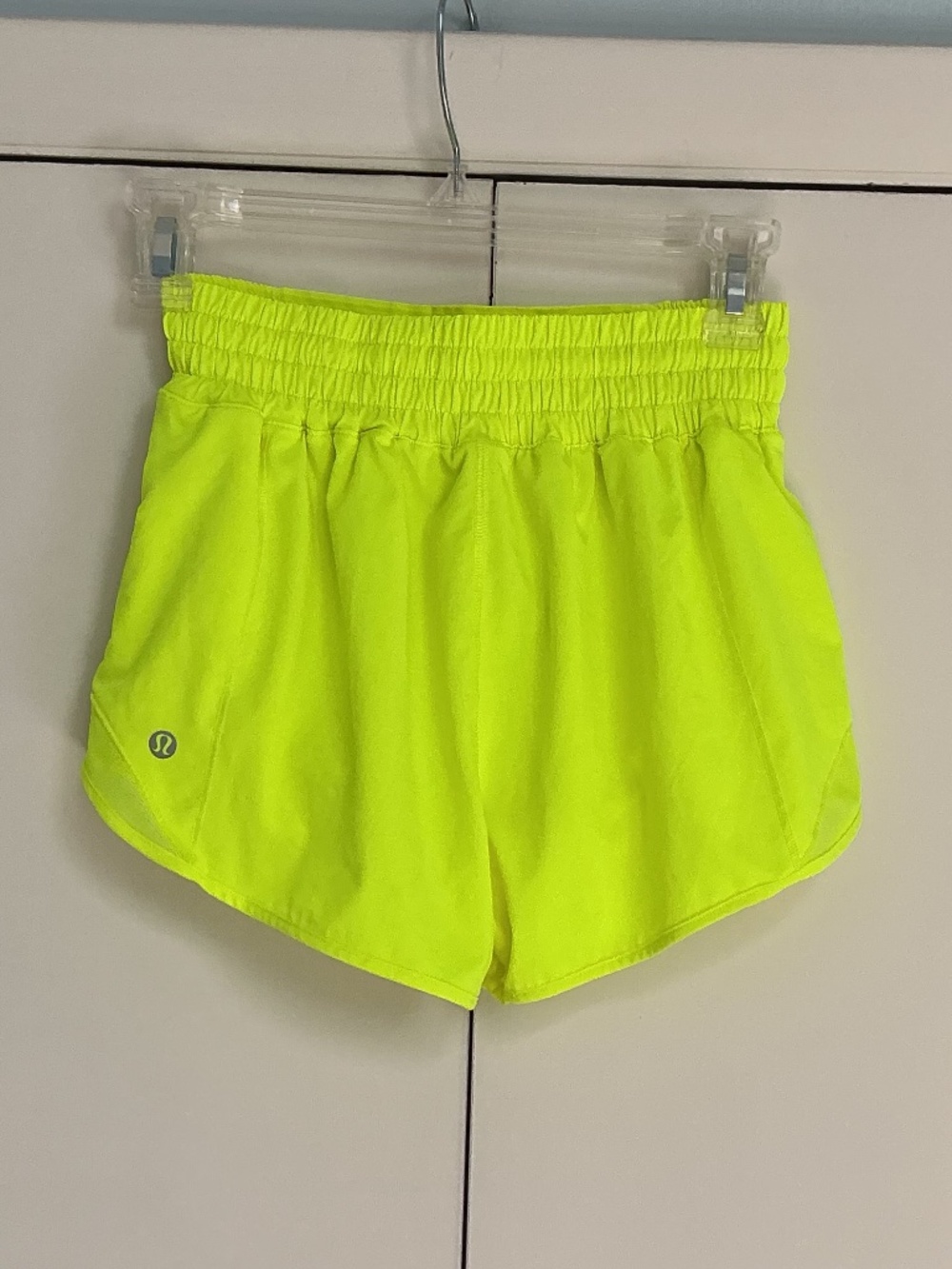 Lululemon sz 4 Hotty Hot Short High Rise 2.5” Highlight Yellow
